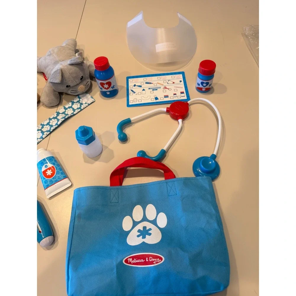 Melissa & Doug Examine & Treat Pet Vet Play Set 24 pc Plush Dog Cat Blue Bag